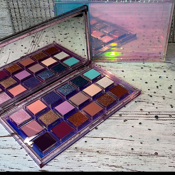 HUDA BEAUTY Other - Huda Beauty Mercury Retrograde Eyeshadow Palette, New In Box